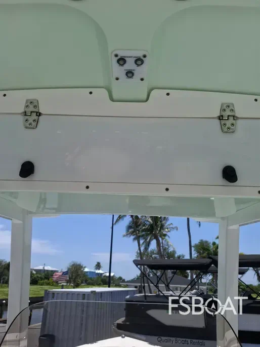 2017 Sea Hunt Ultra 235SE - Media 17