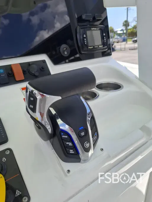 2017 Sea Hunt Ultra 235SE - Media 16