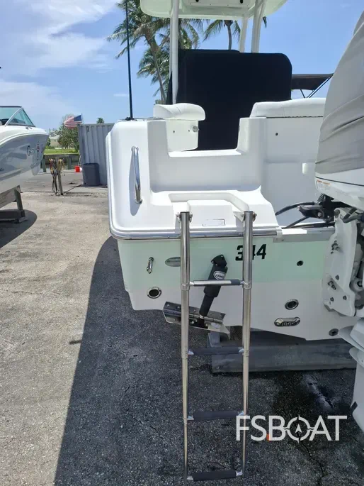 2017 Sea Hunt Ultra 235SE - Media 24