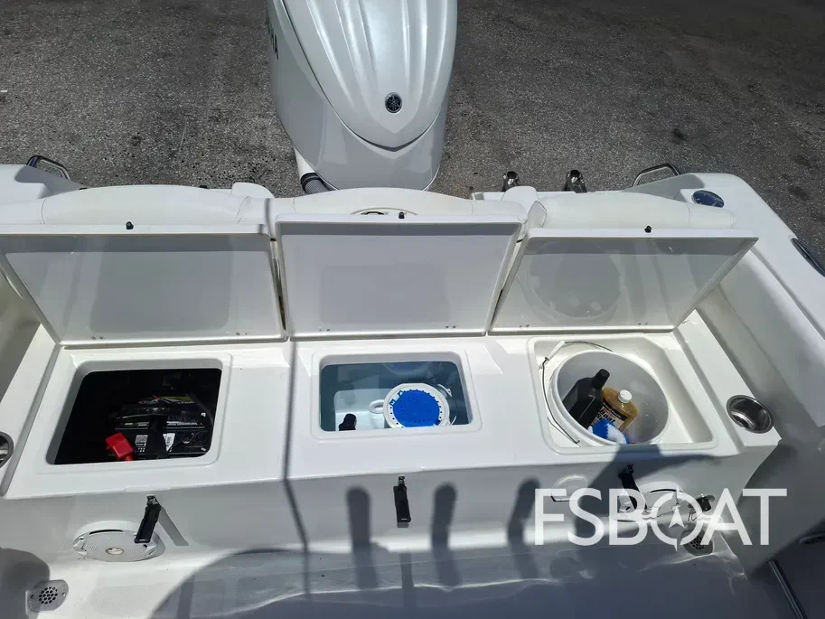 2017 Sea Hunt Ultra 235SE - Media 10