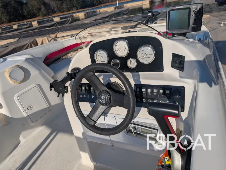2012 Hurricane SunDeck Sport 188 OB - Media 8