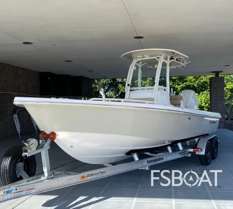 2021 Everglades 243 Center Console - Media 2