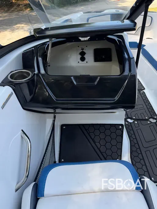 2021 Scarab 215 ID - Media 21