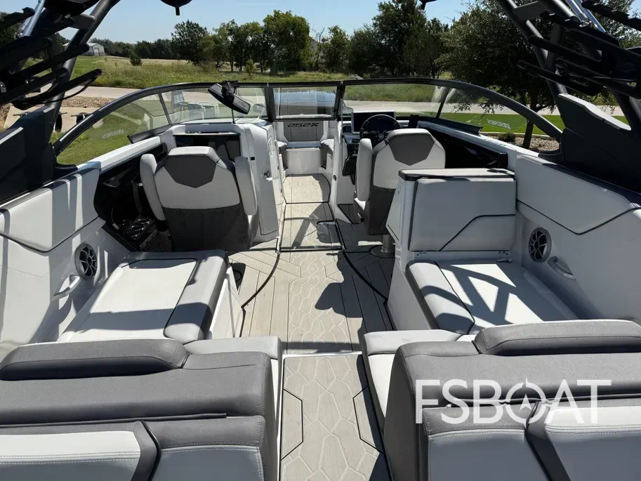 2024 Yamaha Boats 252XE - Media 3