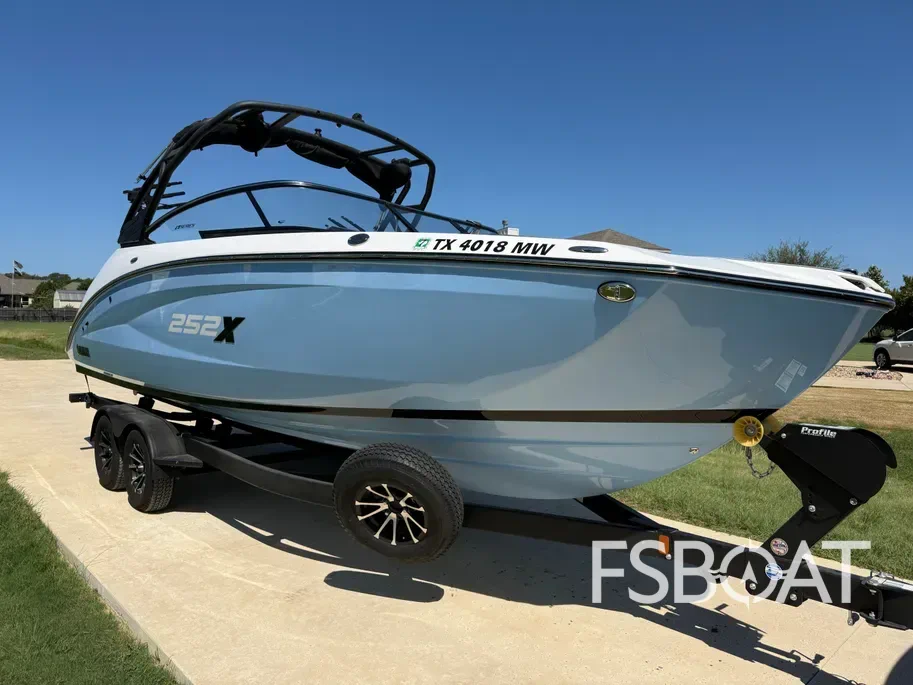 2024 Yamaha Boats 252XE - Media 2