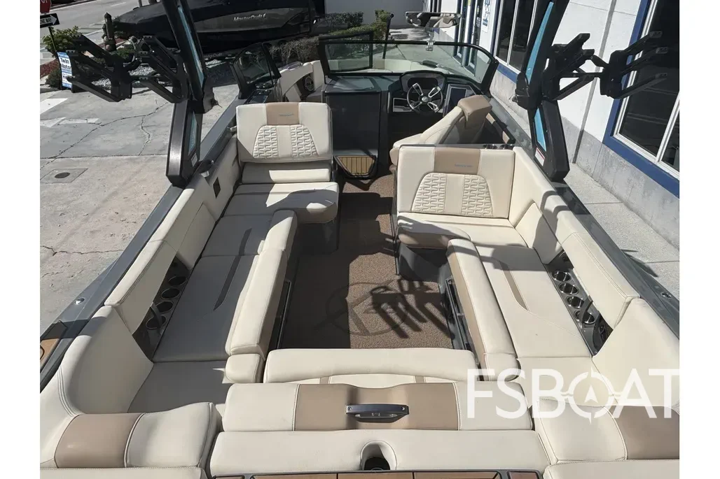 2022 MasterCraft X26 - Media 11
