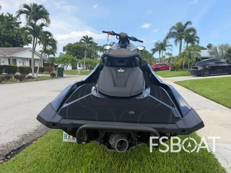 2022 Yamaha WaveRunner GP1800R SVHO - Media 5