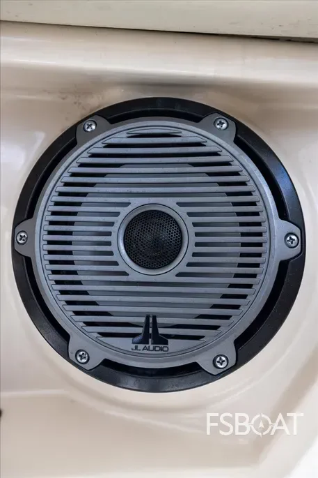 2022 Boston Whaler 320 Vantage - Media 23