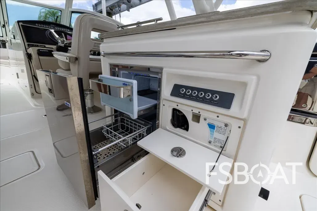 2022 Boston Whaler 320 Vantage - Media 9