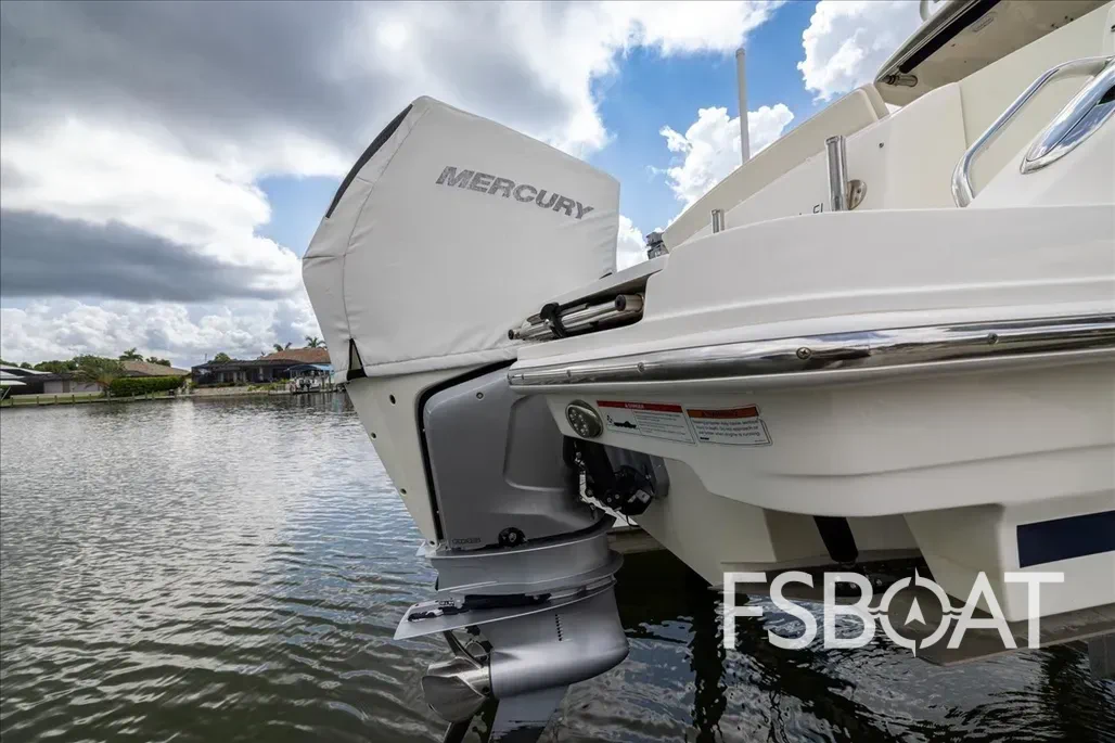 2022 Boston Whaler 320 Vantage - Media 5