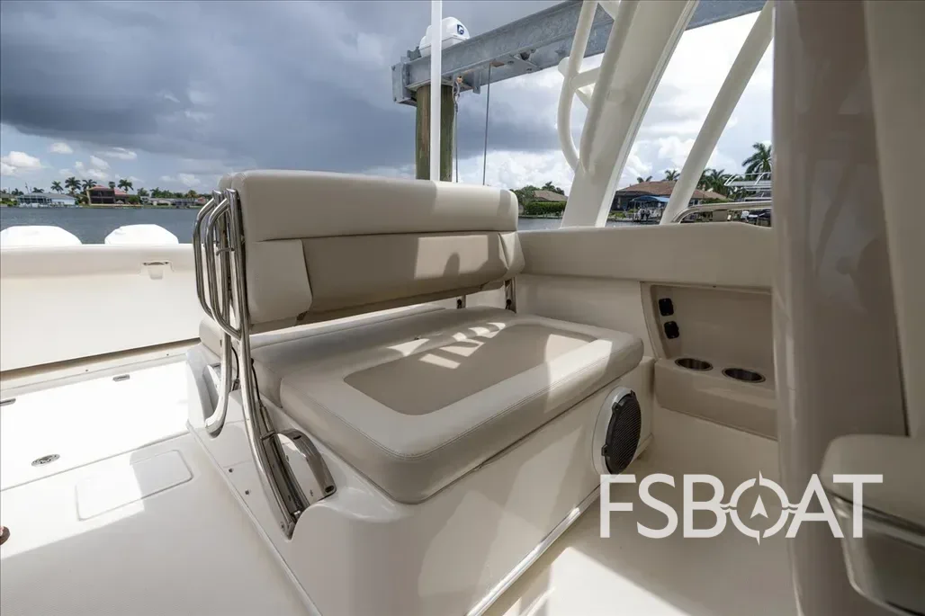 2022 Boston Whaler 320 Vantage - Media 22