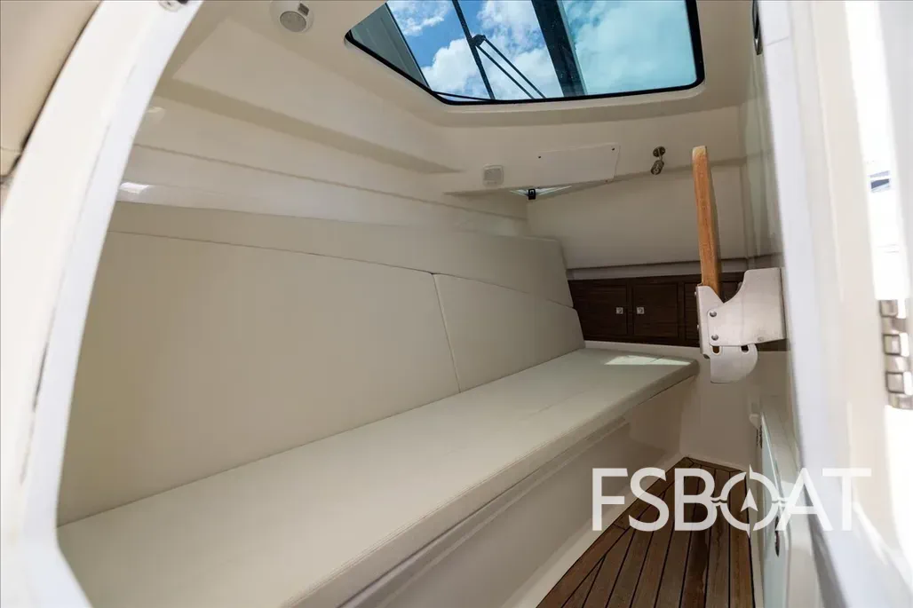 2022 Boston Whaler 320 Vantage - Media 15