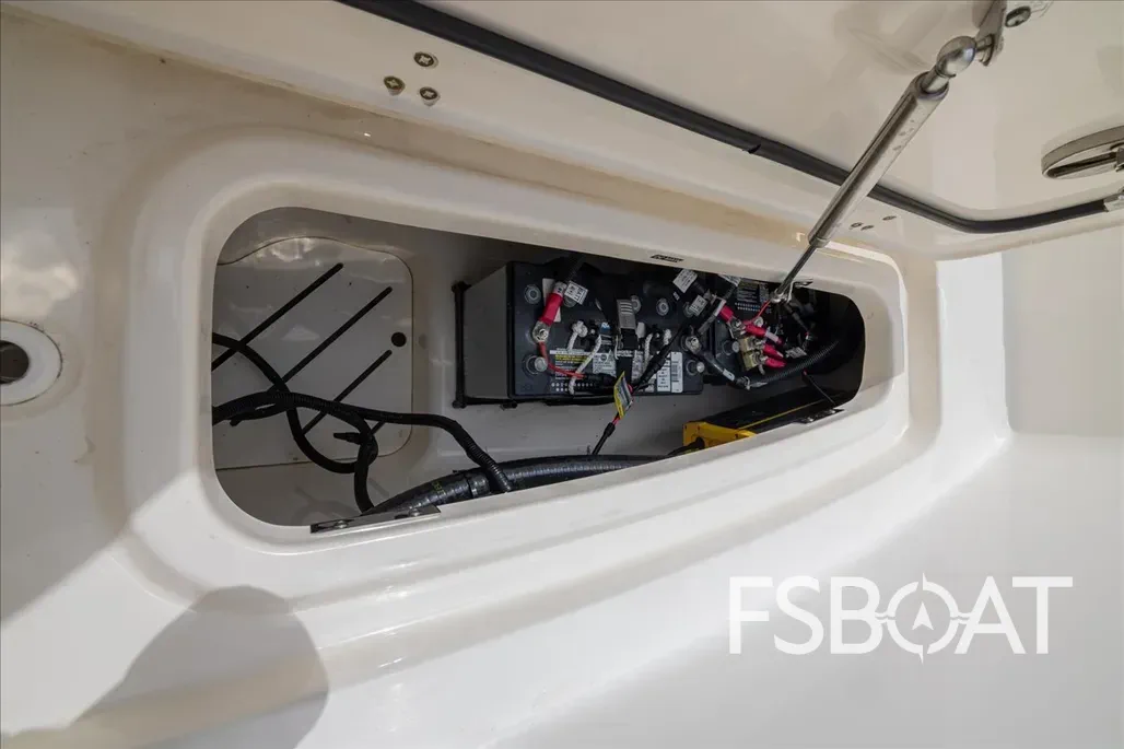 2022 Boston Whaler 320 Vantage - Media 20