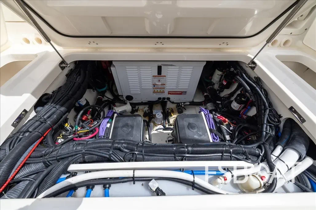 2022 Boston Whaler 320 Vantage - Media 19