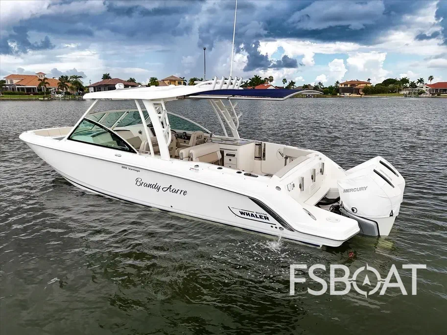 2022 Boston Whaler 320 Vantage