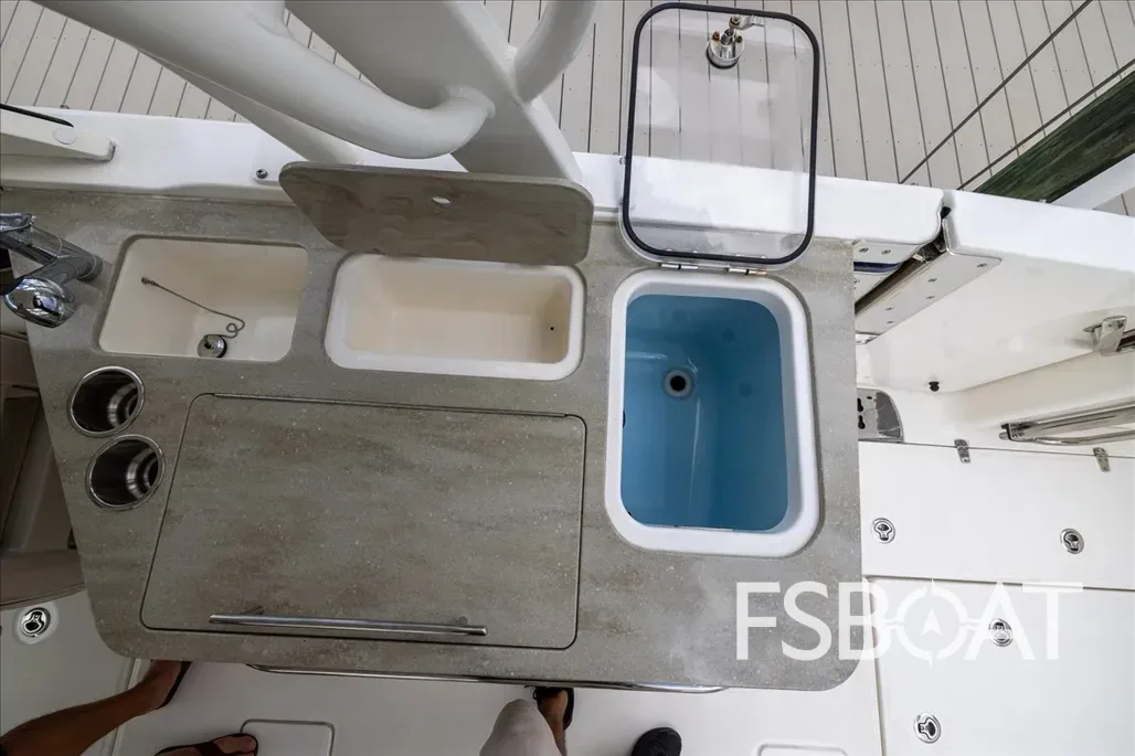 2022 Boston Whaler 320 Vantage - Media 6
