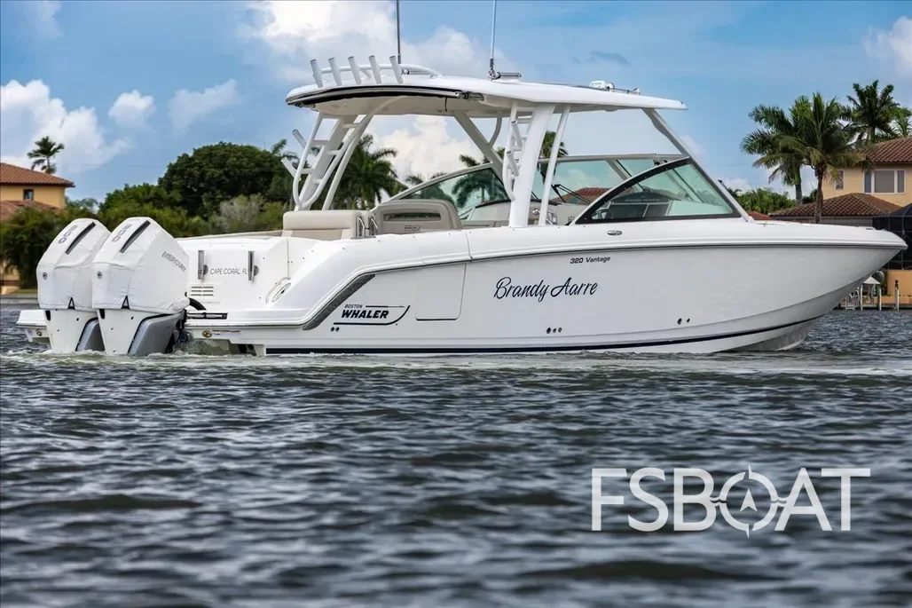 2022 Boston Whaler 320 Vantage - Media 3