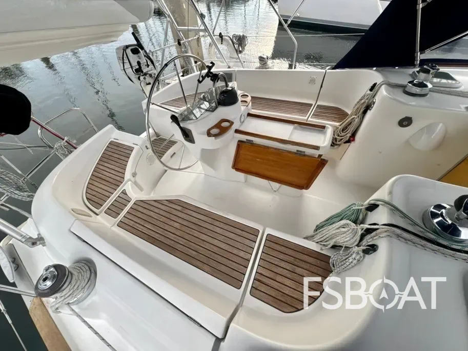 2001 Beneteau 411 - Media 18