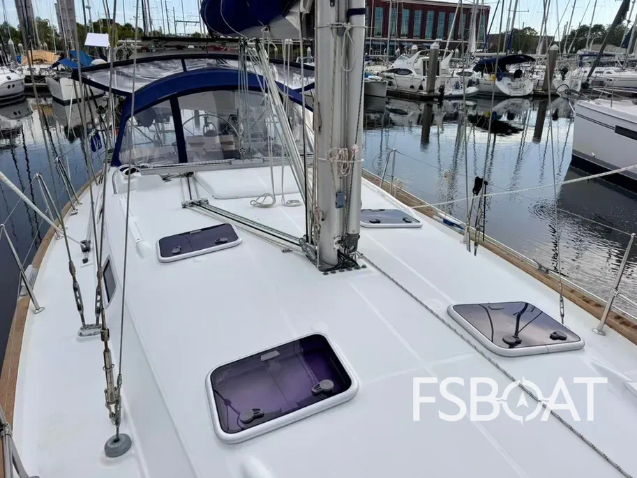 2001 Beneteau 411 - Media 10