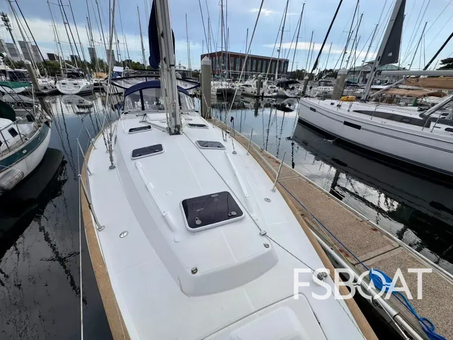2001 Beneteau 411 - Media 9