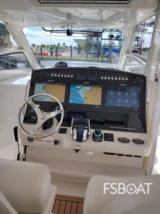 2018 Boston Whaler 420 Outrage - Media 4
