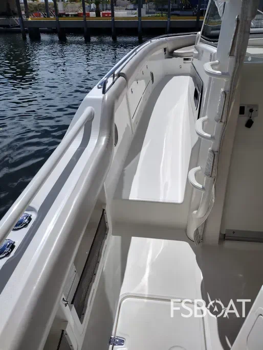 2018 Boston Whaler 420 Outrage - Media 19