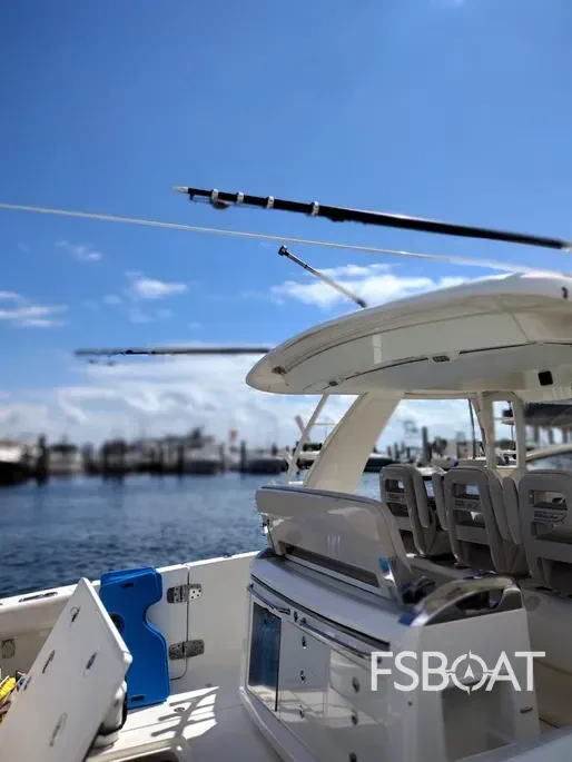 2018 Boston Whaler 420 Outrage - Media 5