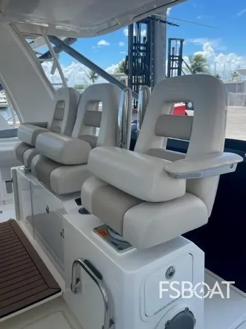 2018 Boston Whaler 420 Outrage - Media 8