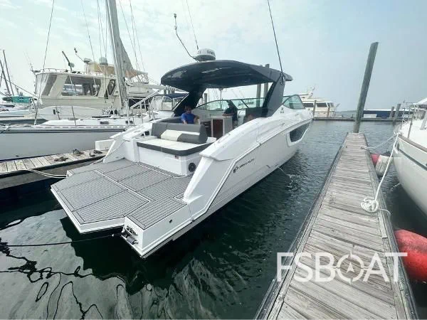 2021 Cruisers Yachts 38 GLS - Media 2