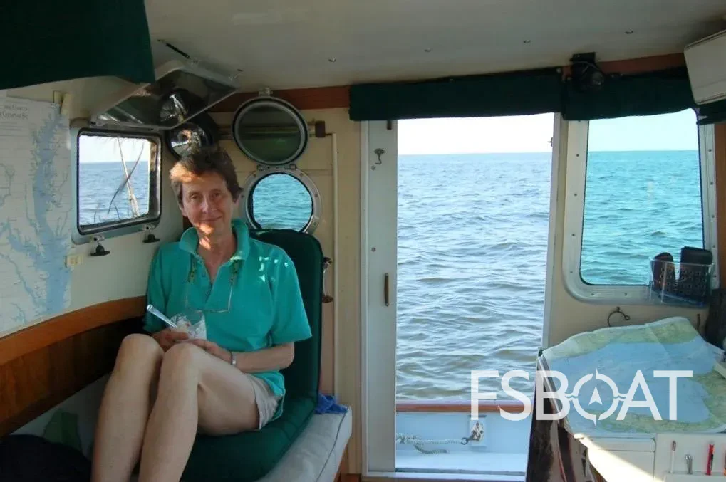 1983 Custom Trawler - Media 9