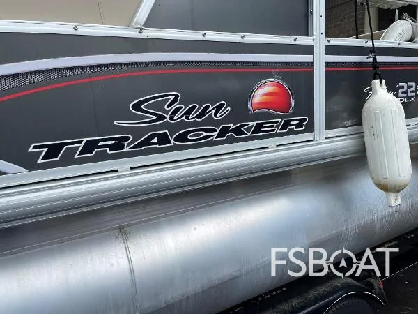 2015 Sun Tracker Party Barge 22 DLX - Media 5