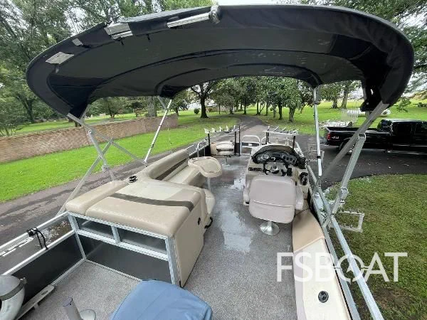 2015 Sun Tracker Party Barge 22 DLX - Media 12