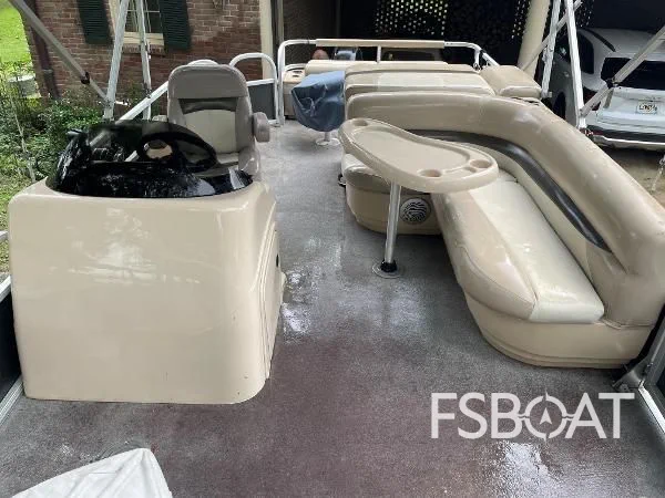 2015 Sun Tracker Party Barge 22 DLX - Media 9