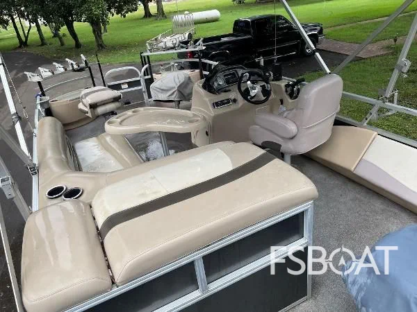 2015 Sun Tracker Party Barge 22 DLX - Media 11