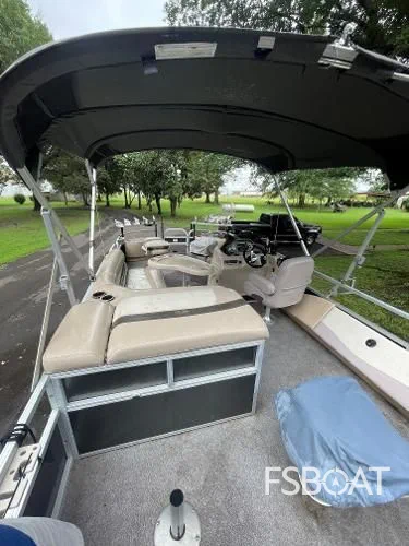 2015 Sun Tracker Party Barge 22 DLX - Media 8