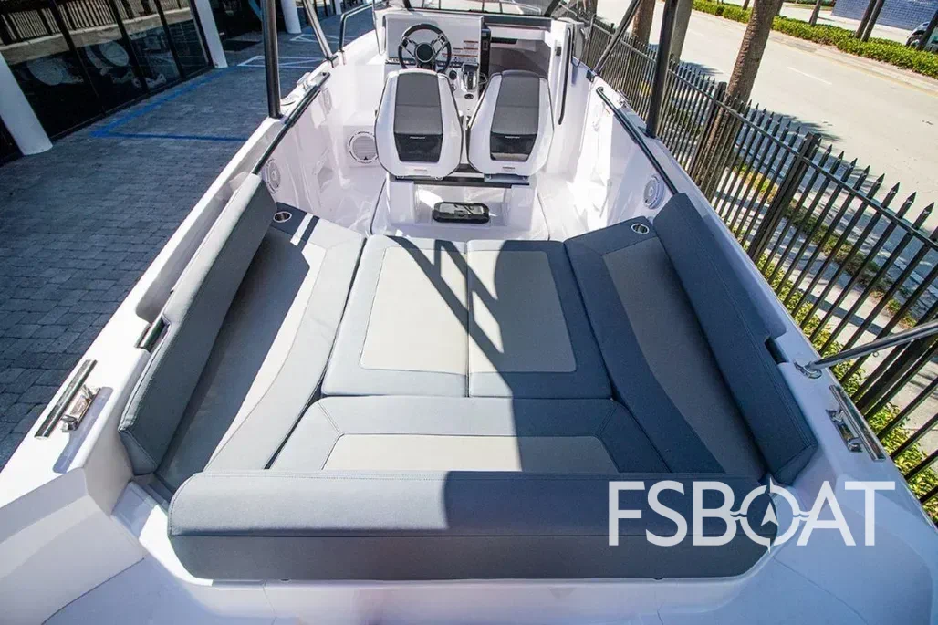 2023 Axopar 25 Cross-Top - Media 24