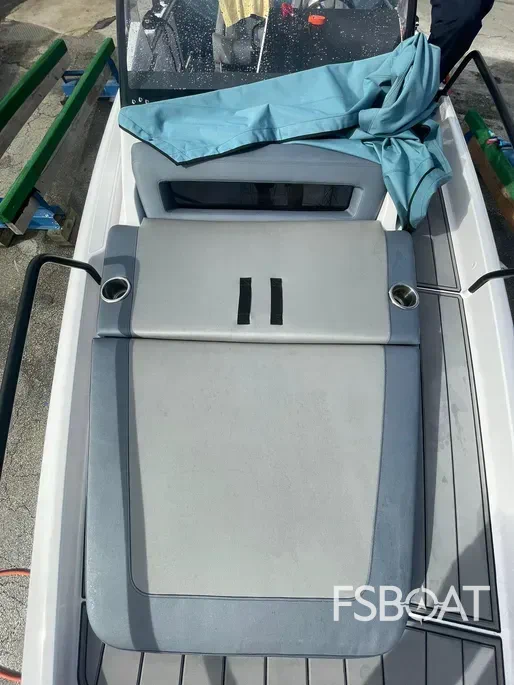 2023 Axopar 25 Cross-Top - Media 12