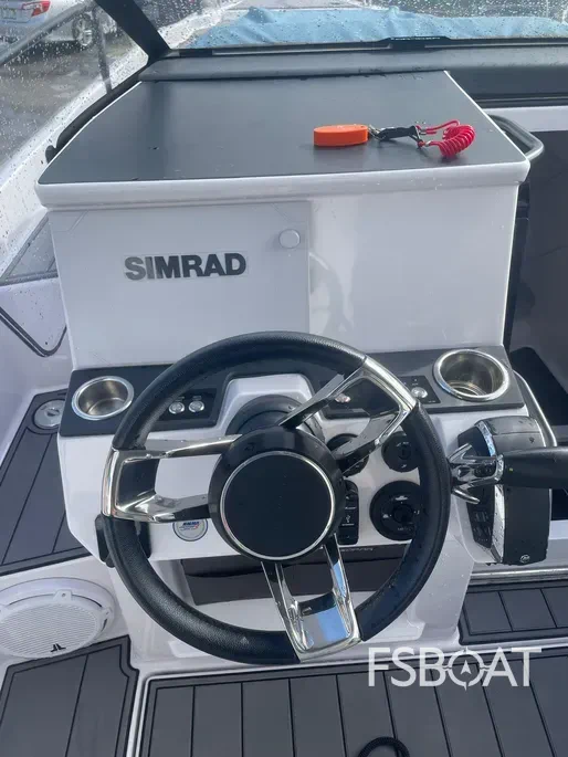 2023 Axopar 25 Cross-Top - Media 11