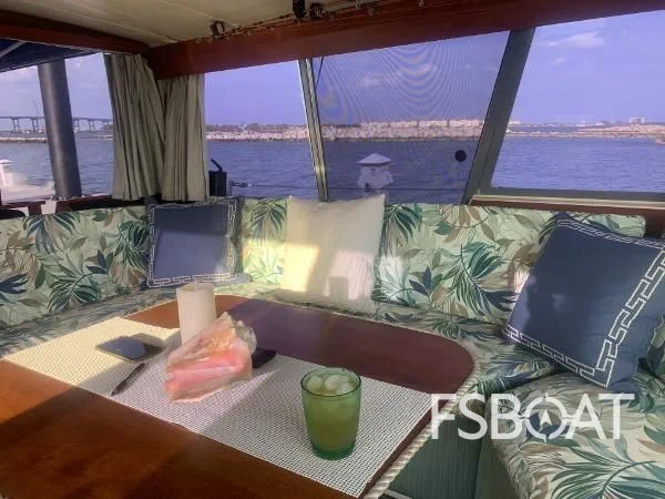 1989 Bayliner 3888 Motoryacht - Media 4