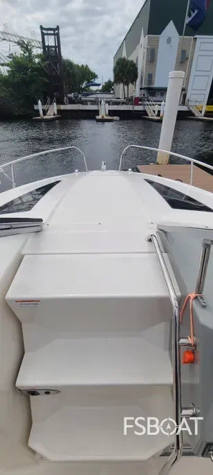 2015 Bayliner 642 Overnighter - Media 10