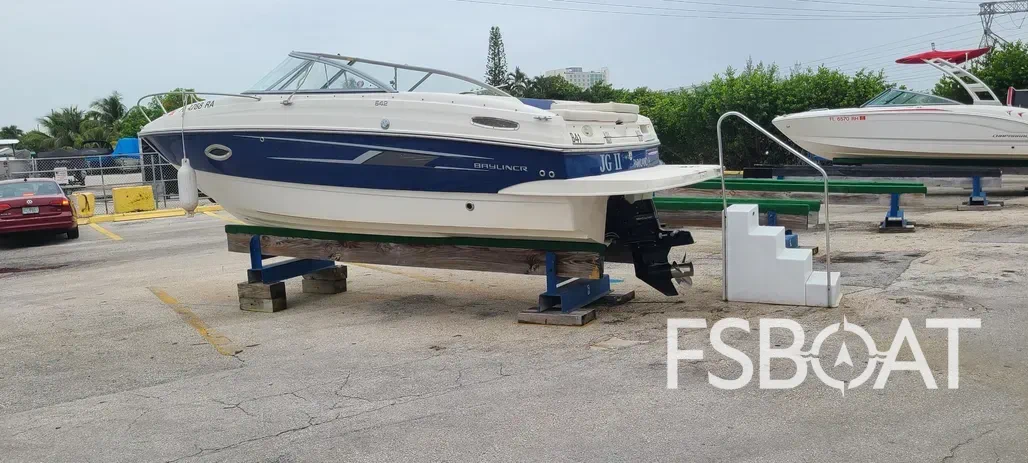 2015 Bayliner 642 Overnighter - Media 24