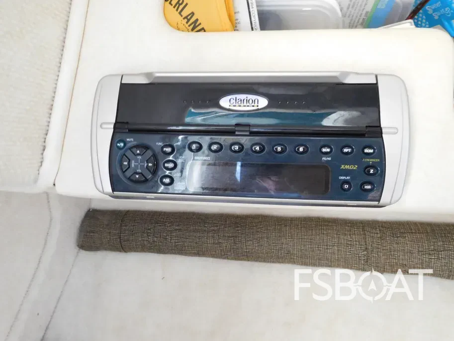 2001 Sea Ray 210 Express Cruiser - Media 15
