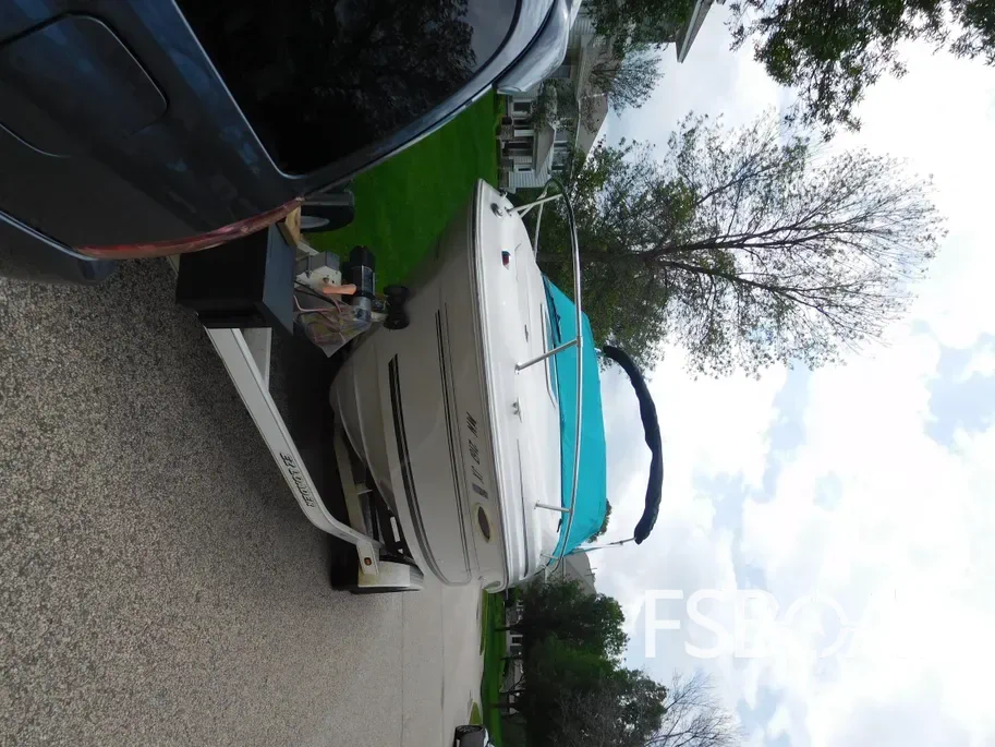 2001 Sea Ray 210 Express Cruiser - Media 21