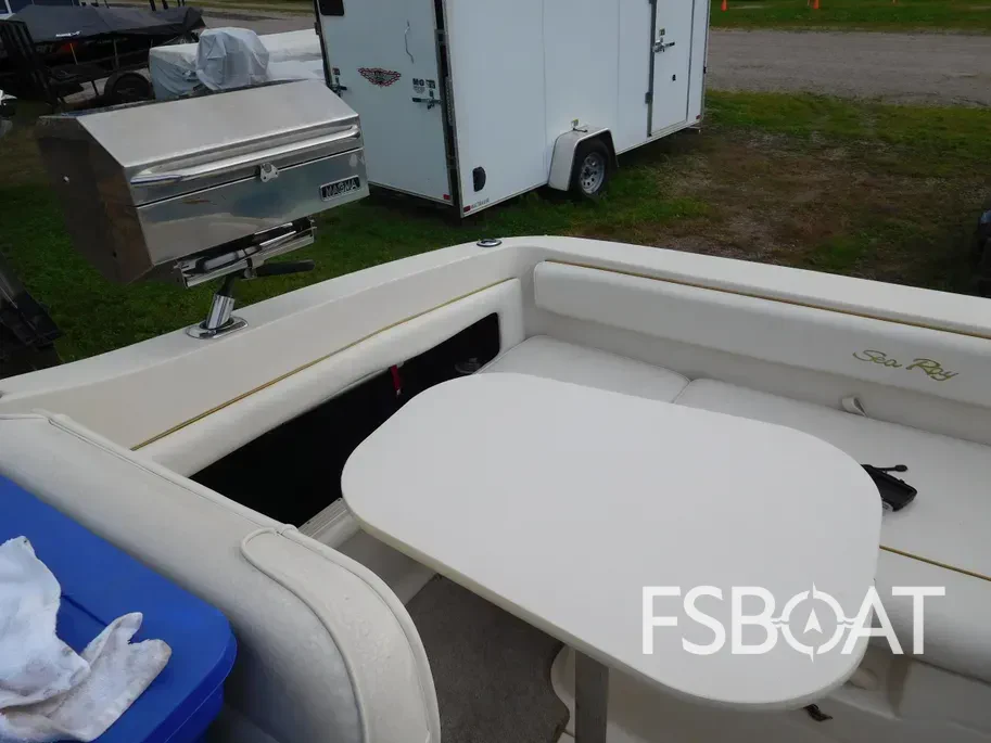 2001 Sea Ray 210 Express Cruiser - Media 12