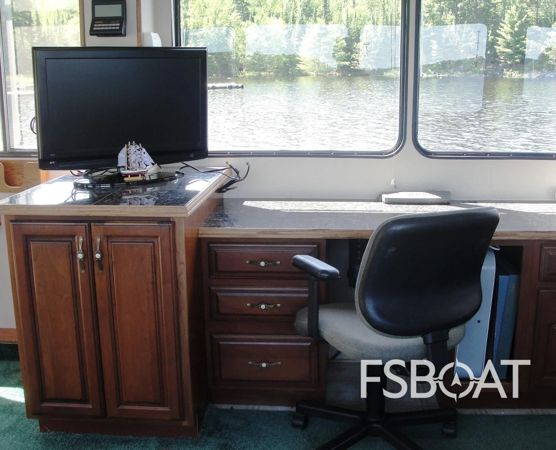 1988 Three Buoys Sunseeker 46 - Media 10