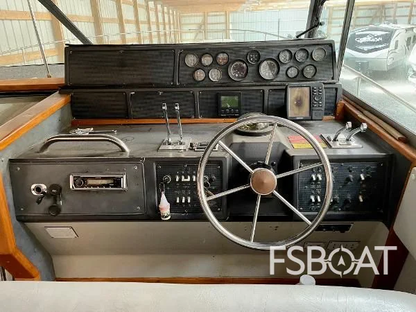 1986 Sea Ray 390 Express - Media 18