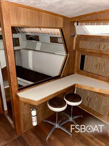 1986 Sea Ray 390 Express - Media 11