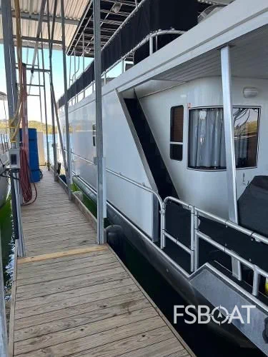 2008 Starlite Custom Houseboat - Media 9