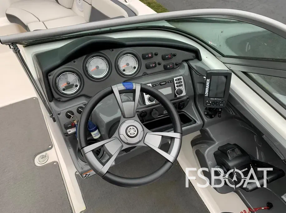 2015 Yamaha Boats SX210 - Media 2