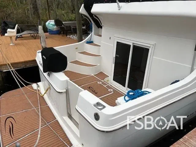 2005 Carver 41 Cockpit Motor Yacht - Media 5